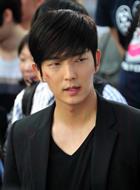 張?zhí)┥? /><p>張?zhí)┥?演員：李準(zhǔn)基</p>蒙受殺人冤屈的男人，為了女兒而不肯妥協(xié)認(rèn)罪，潛逃在外孤軍奮戰(zhàn)兩周。</li><li><img src=