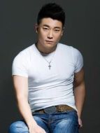 傅官保（李博飾演）