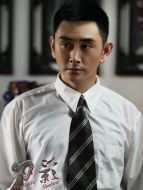 張忠（劉言語飾演）