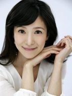 （尹世雅飾演）