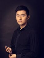 劉子峰（任柯諾飾演）