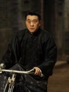 嚴(yán)振生（何冰飾演）