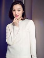 喬芳草（吳越飾演）