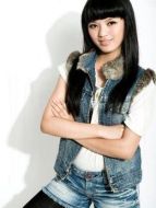 梁八斤（李靜飾演）