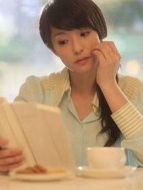 方靜竹（賴雅妍飾演）