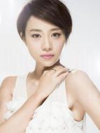 王軍花（張齡心飾演）