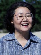 卓琳（薩日娜飾演）