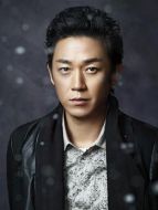 蔡家盛（潘粵明飾演）