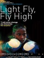 看她輕輕地飛起