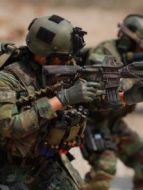 特種部隊(duì)：誰(shuí)有膽贏劇情介紹(1-5全集)